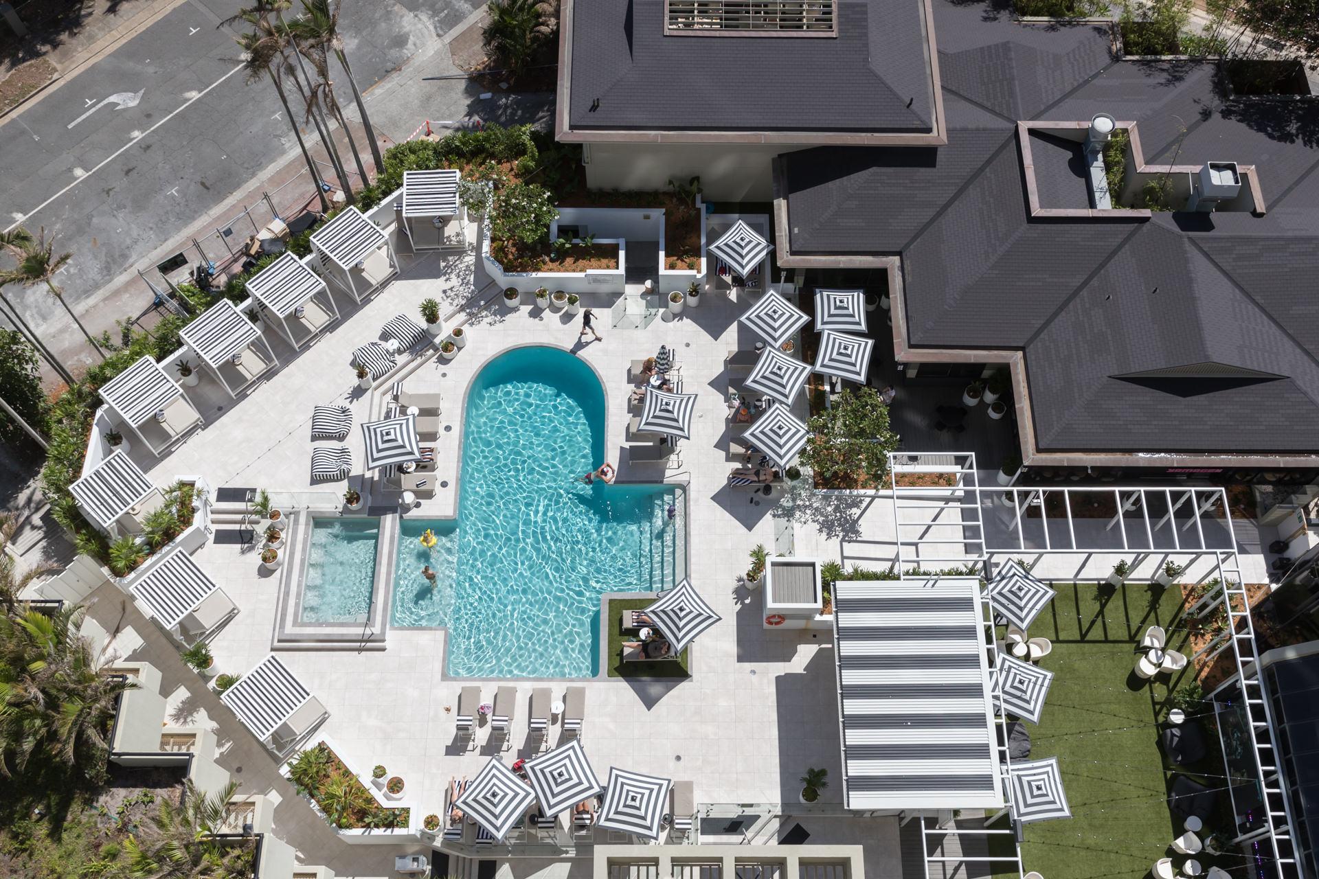 Qt Gold Coast Hotel Luaran gambar The pool at the Hotel