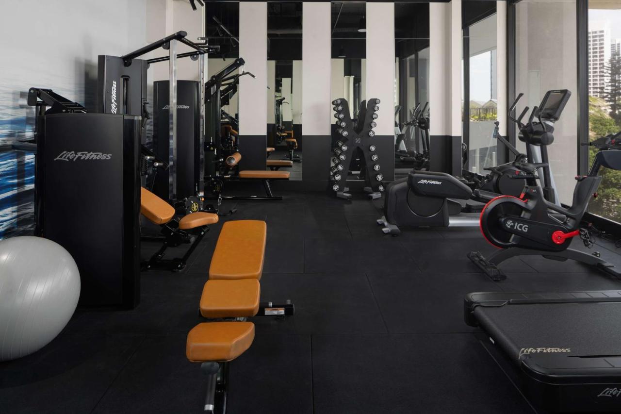 Qt Gold Coast Hotel Luaran gambar A gym in a hotel